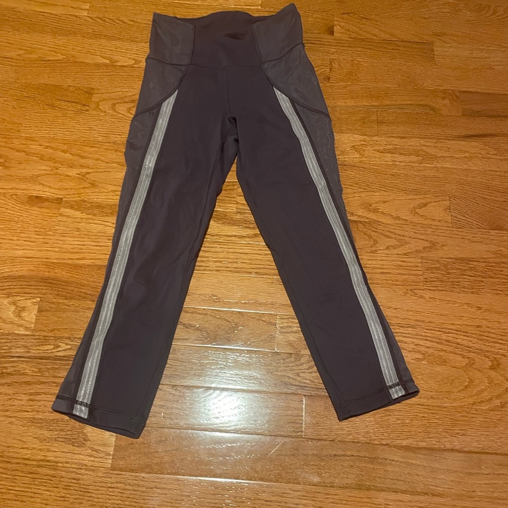 Lululemon plum color capri leggings-size 4